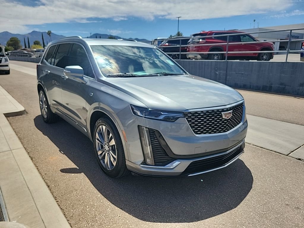 Used 2025 Cadillac XT6 Premium Luxury FWD image 9