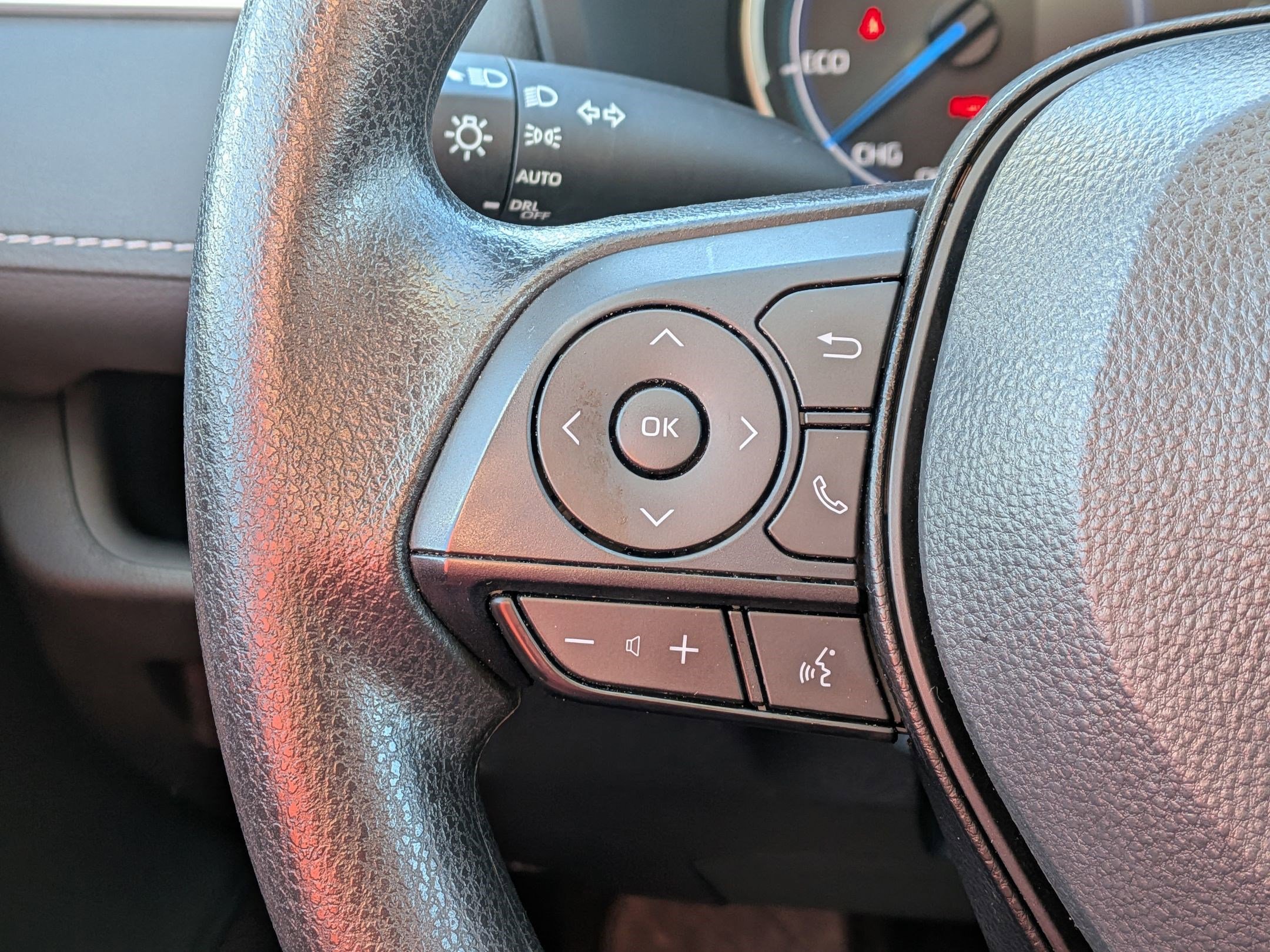 Used 2025 Toyota RAV4 XLE image 18