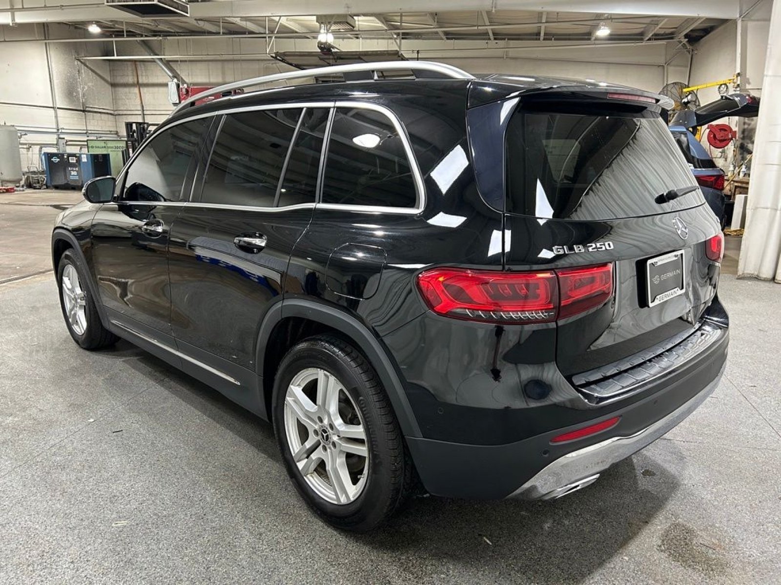 Used 2022 Mercedes-Benz GLB 250 4MATIC image 5