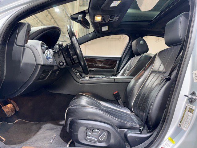 Used 2011 Jaguar XJ RWD image 10