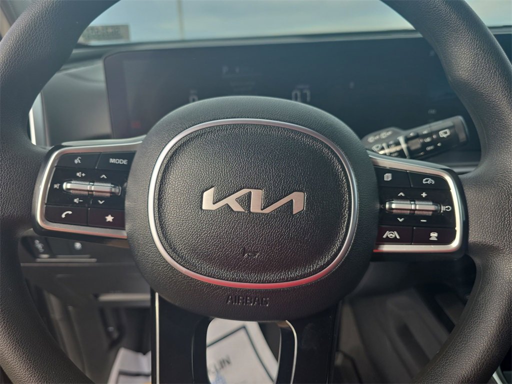 Used 2025 Kia Sorento LX image 14