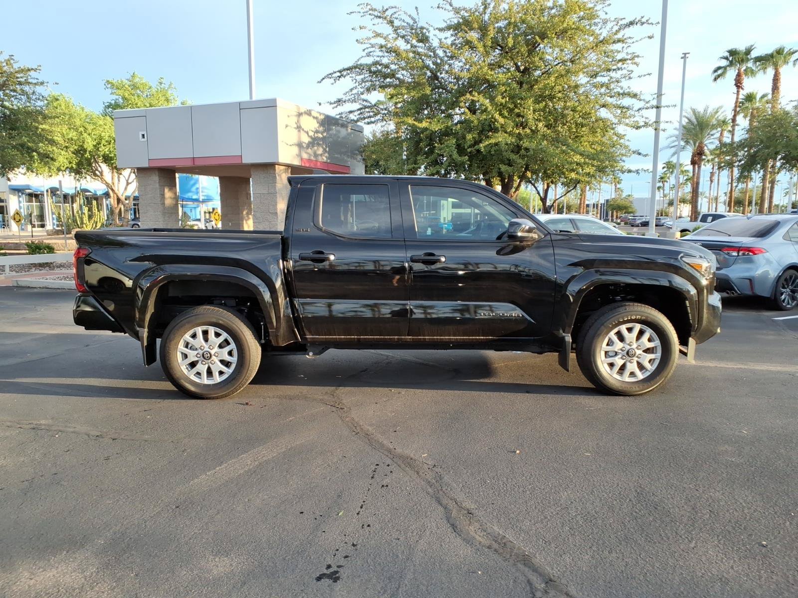 Certified 2025 Toyota Tacoma SR5 AWD/4WD image 3