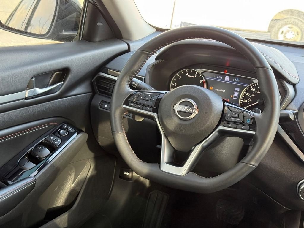 Used 2023 Nissan Altima 2.0 SR FWD image 14