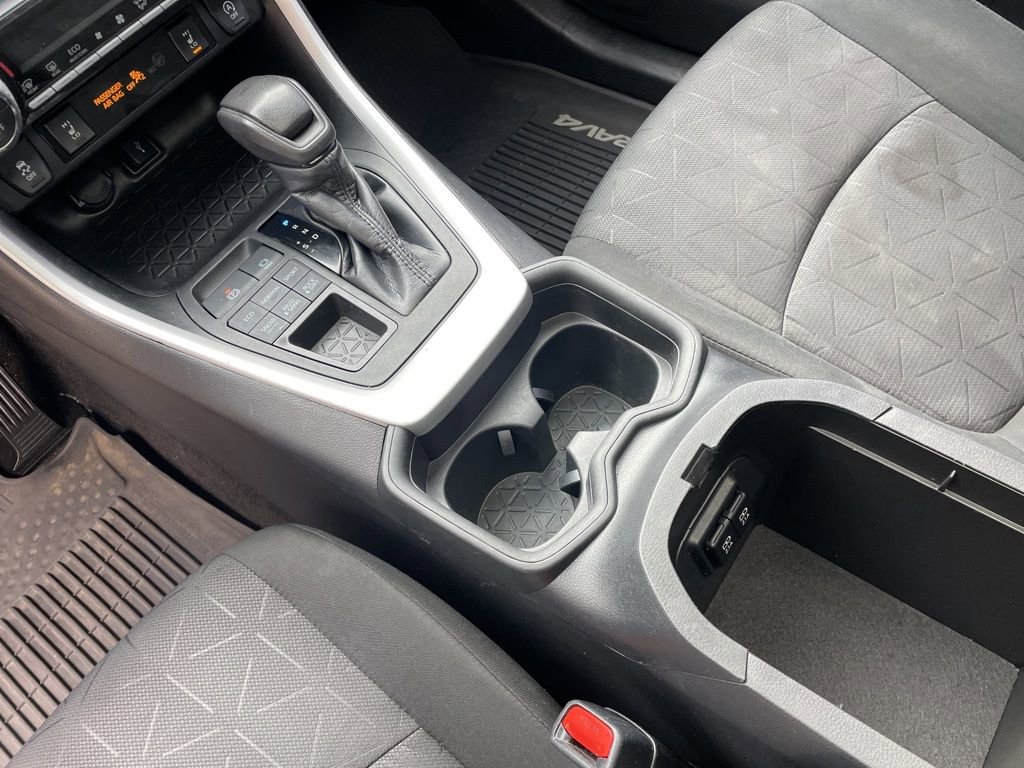 Used 2020 Toyota RAV4 XLE w/ Convenience Package image 9