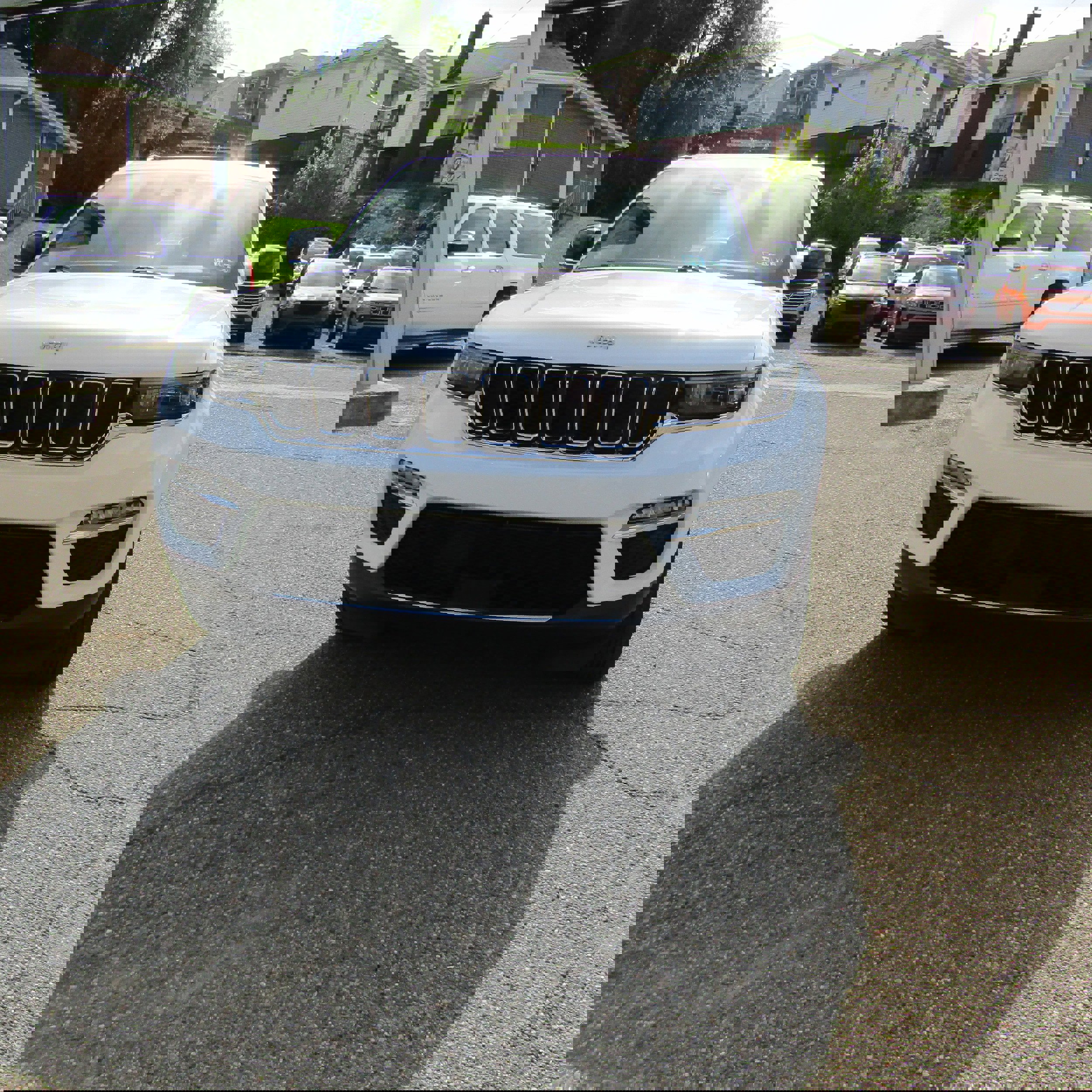 Used 2023 Jeep Grand Cherokee Limited image 3