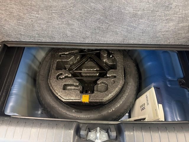 Used 2025 Hyundai Venue SEL image 33