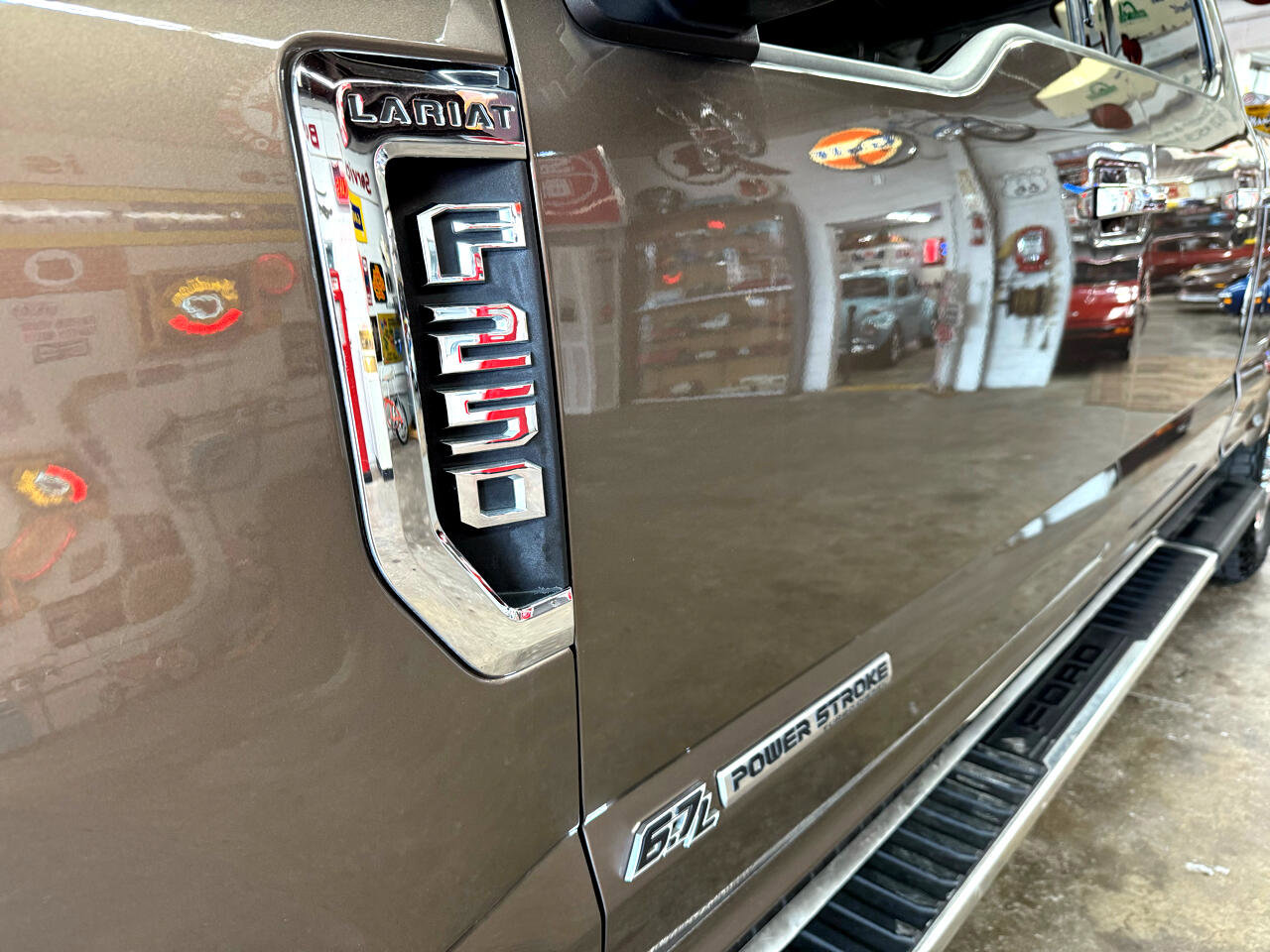 Used 2022 Ford F250 Lariat w/ Chrome Package image 2