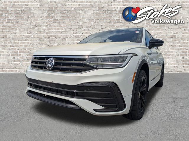 Certified 2023 Volkswagen Tiguan SE R-Line image 8