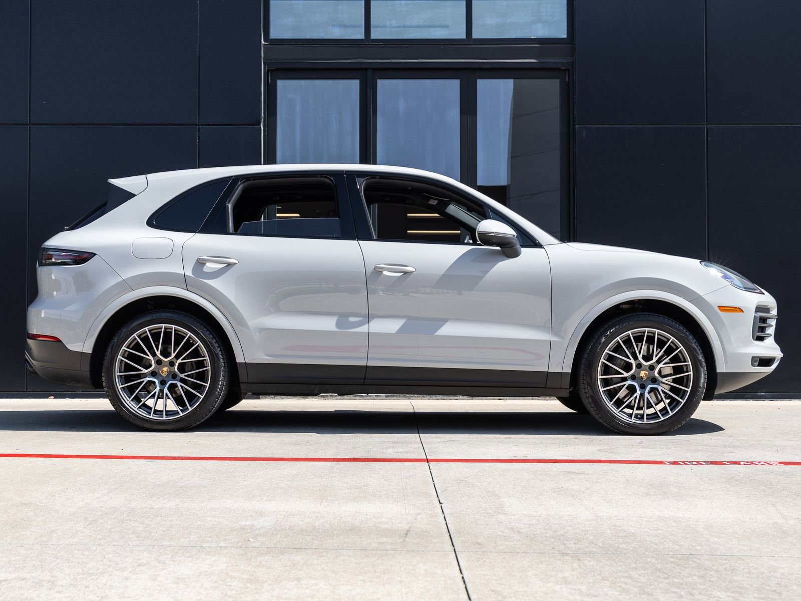 Certified 2023 Porsche Cayenne S Platinum AWD/4WD image 12