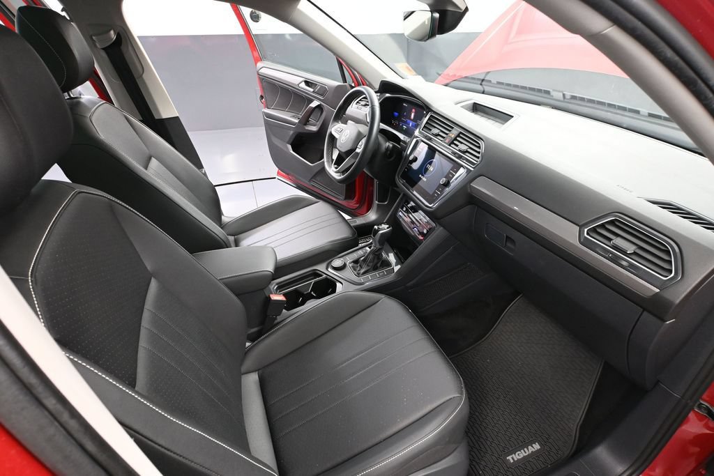 Used 2023 Volkswagen Tiguan SE AWD/4WD image 46