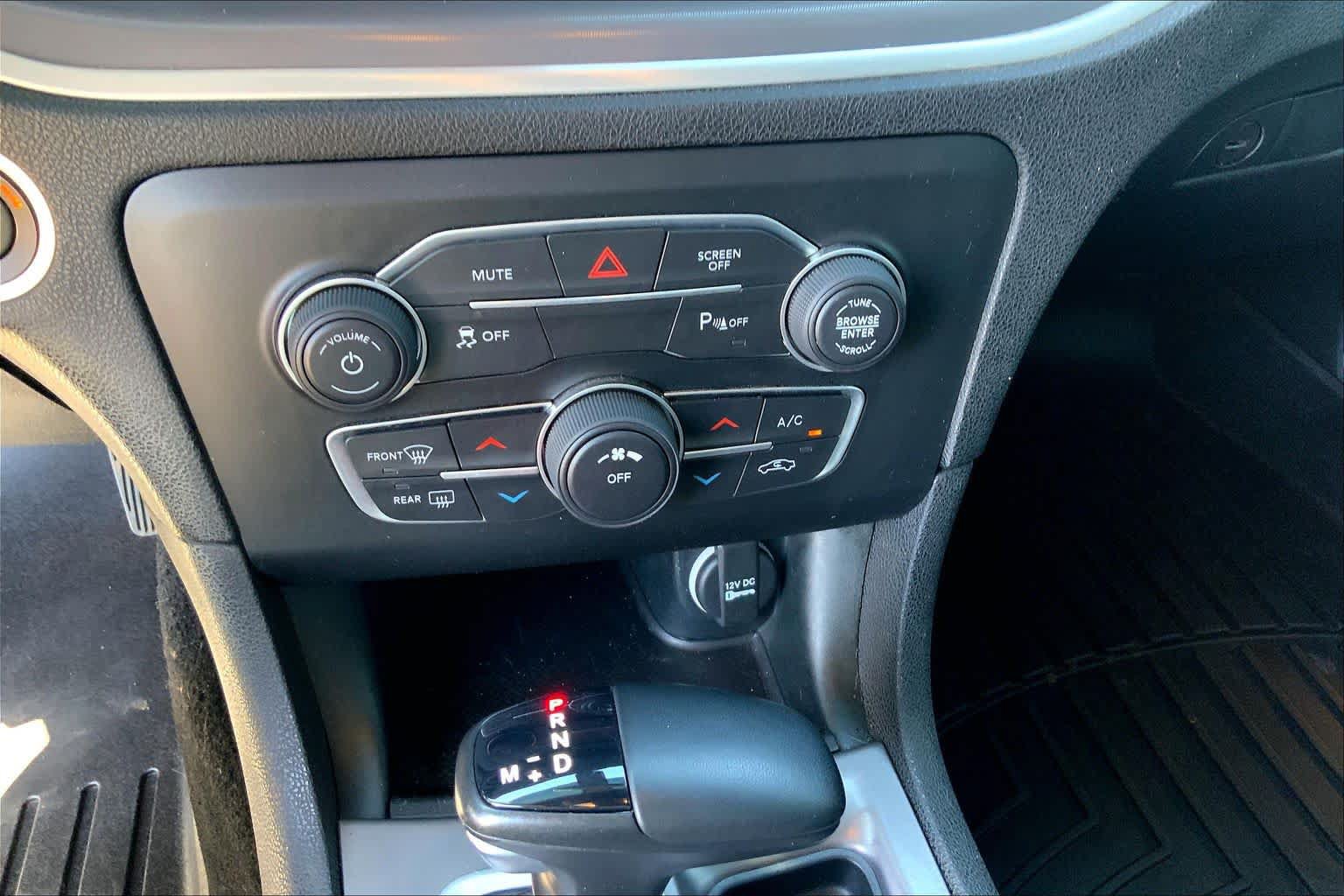 Used 2022 Dodge Charger SXT RWD image 35