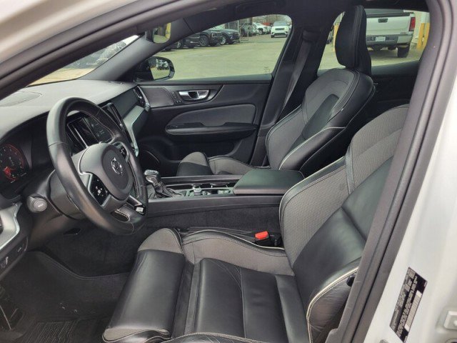 Used 2019 Volvo S60 T5 R-Design image 8