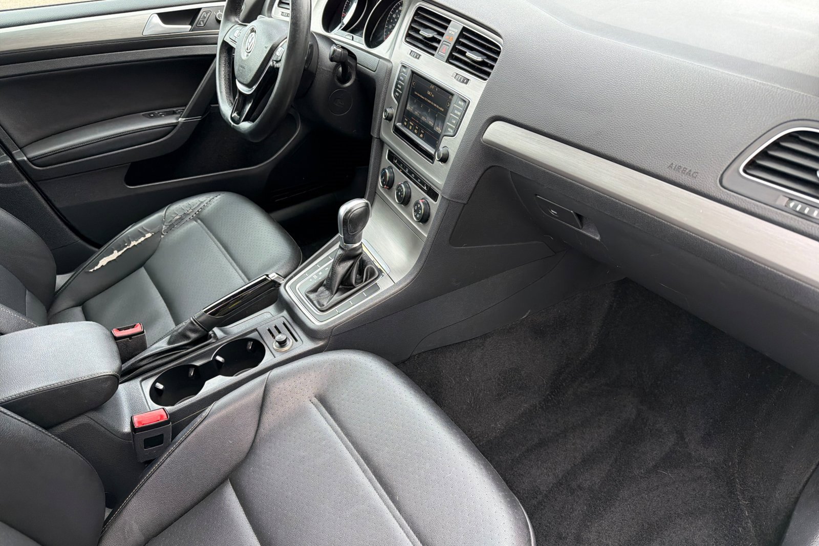 Used 2016 Volkswagen Golf Limited Edition image 16