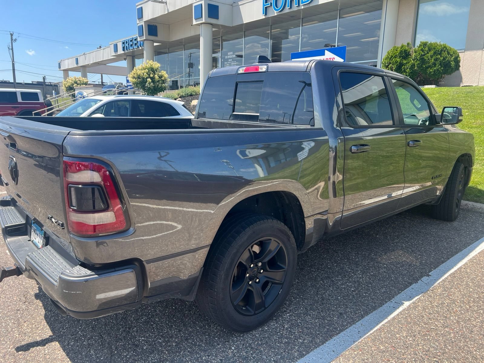 Used 2021 RAM 1500 Big Horn AWD/4WD image 3