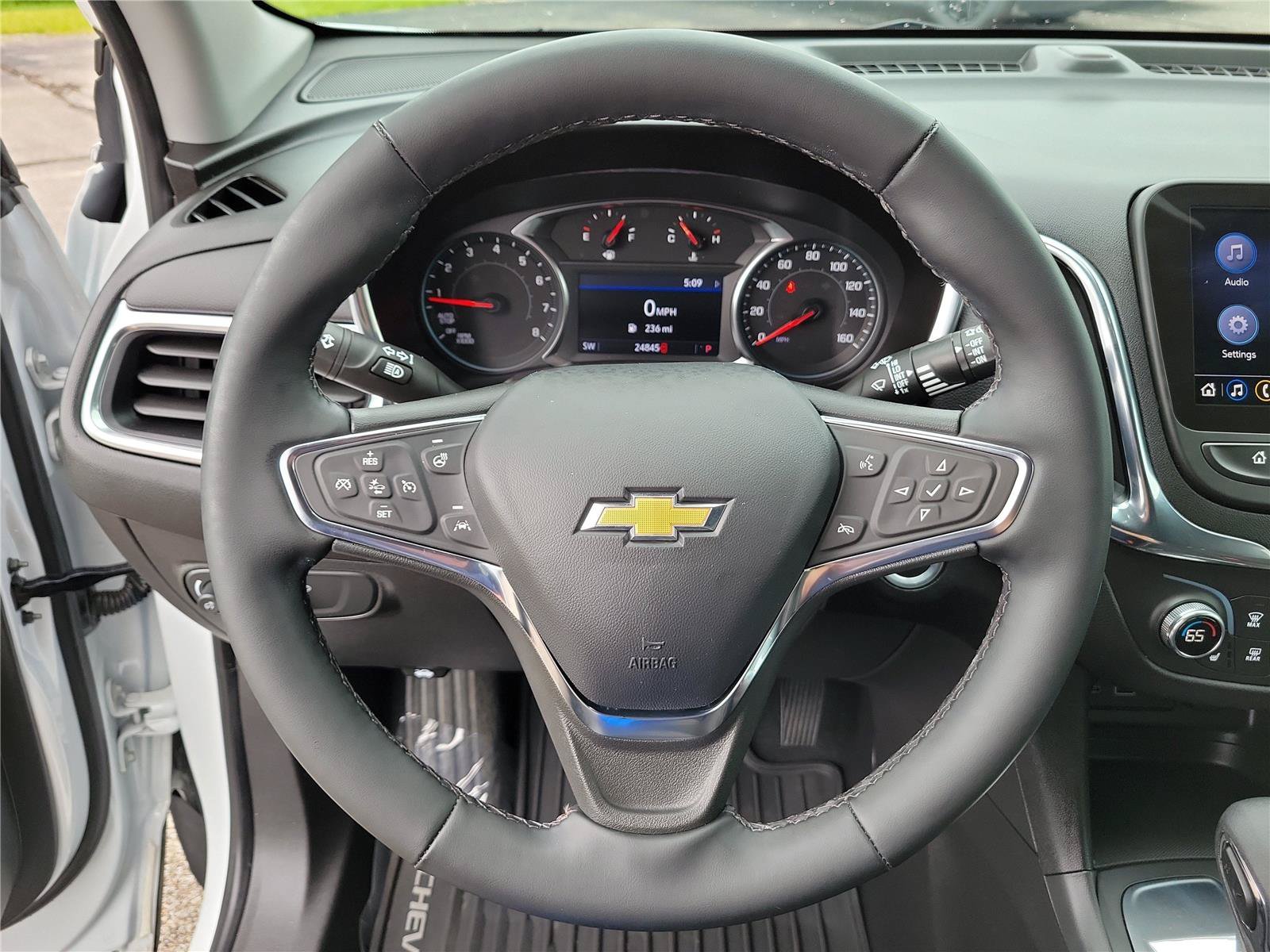 Used 2024 Chevrolet Equinox LT FWD image 24