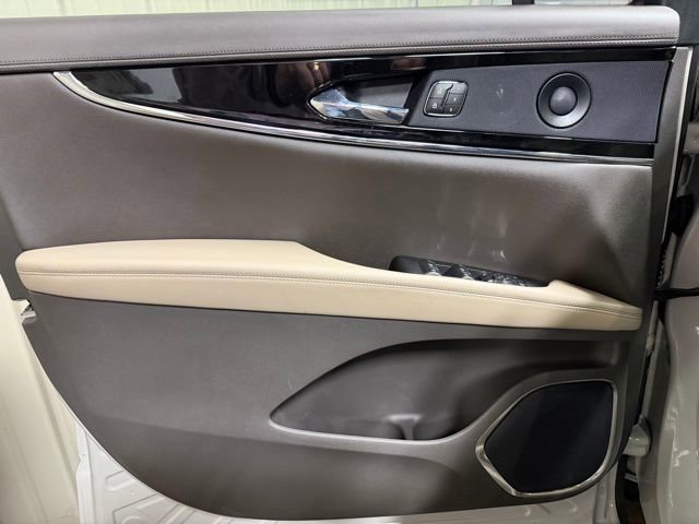 Used 2023 Lincoln Nautilus Reserve w/ Equipment Group 201A image 12