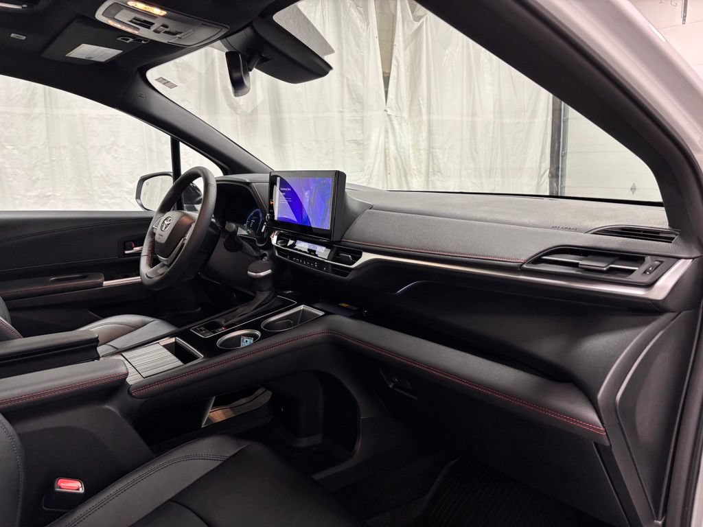 Used 2025 Toyota Sienna XSE FWD image 67