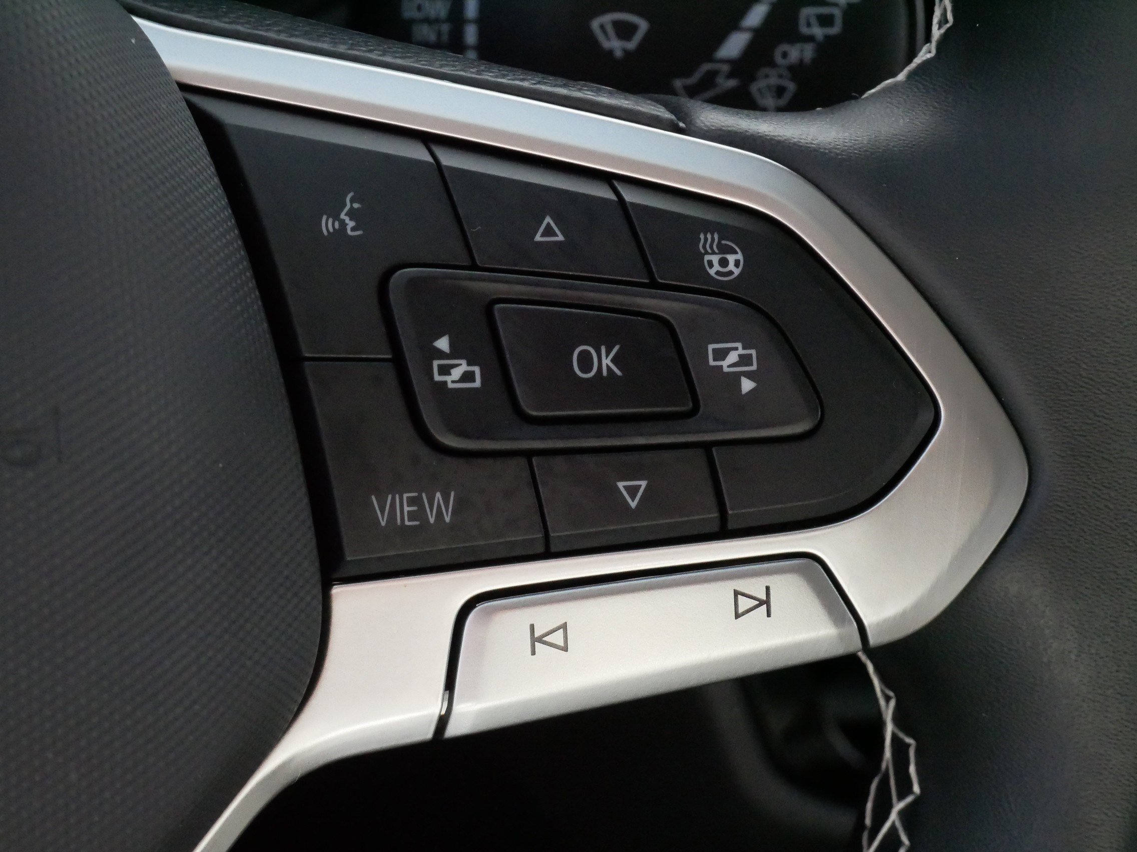 Certified 2024 Volkswagen Taos SEL image 25