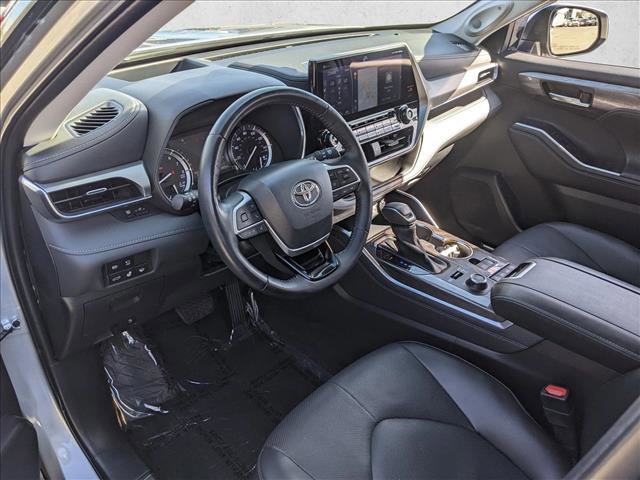 Used 2022 Toyota Highlander Platinum image 10