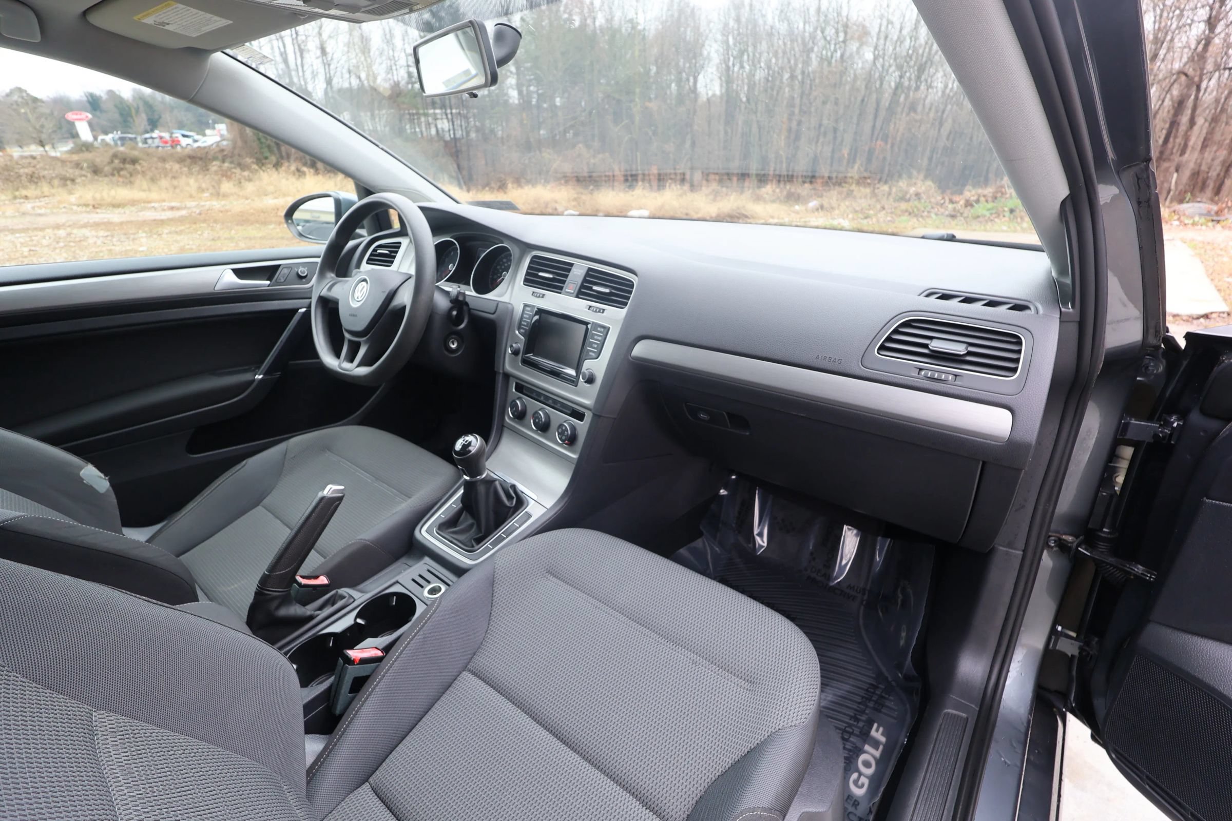 Used 2015 Volkswagen Golf Launch Edition FWD image 35
