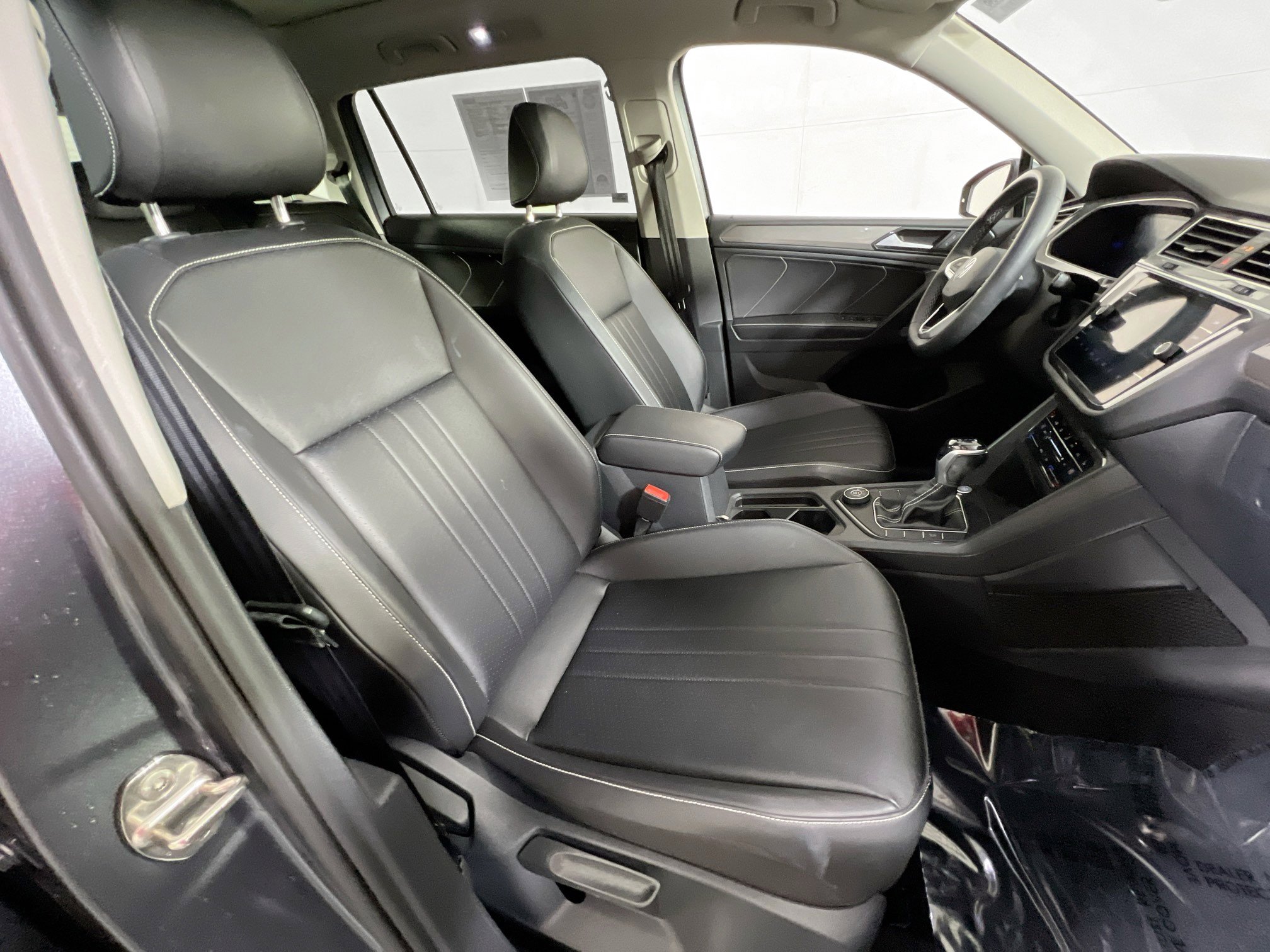 Used 2022 Volkswagen Tiguan SE image 27