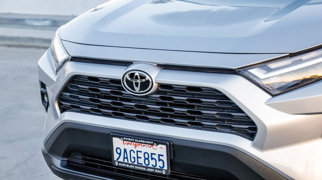 Used 2022 Toyota RAV4 XLE Premium image 6