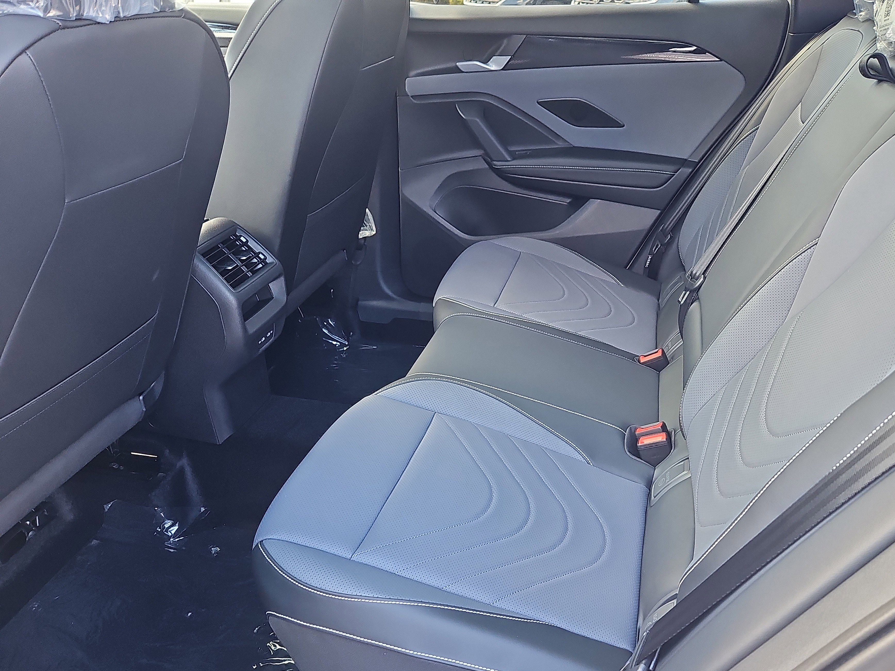 New 2026 Volkswagen Tiguan SE R-Line image 18