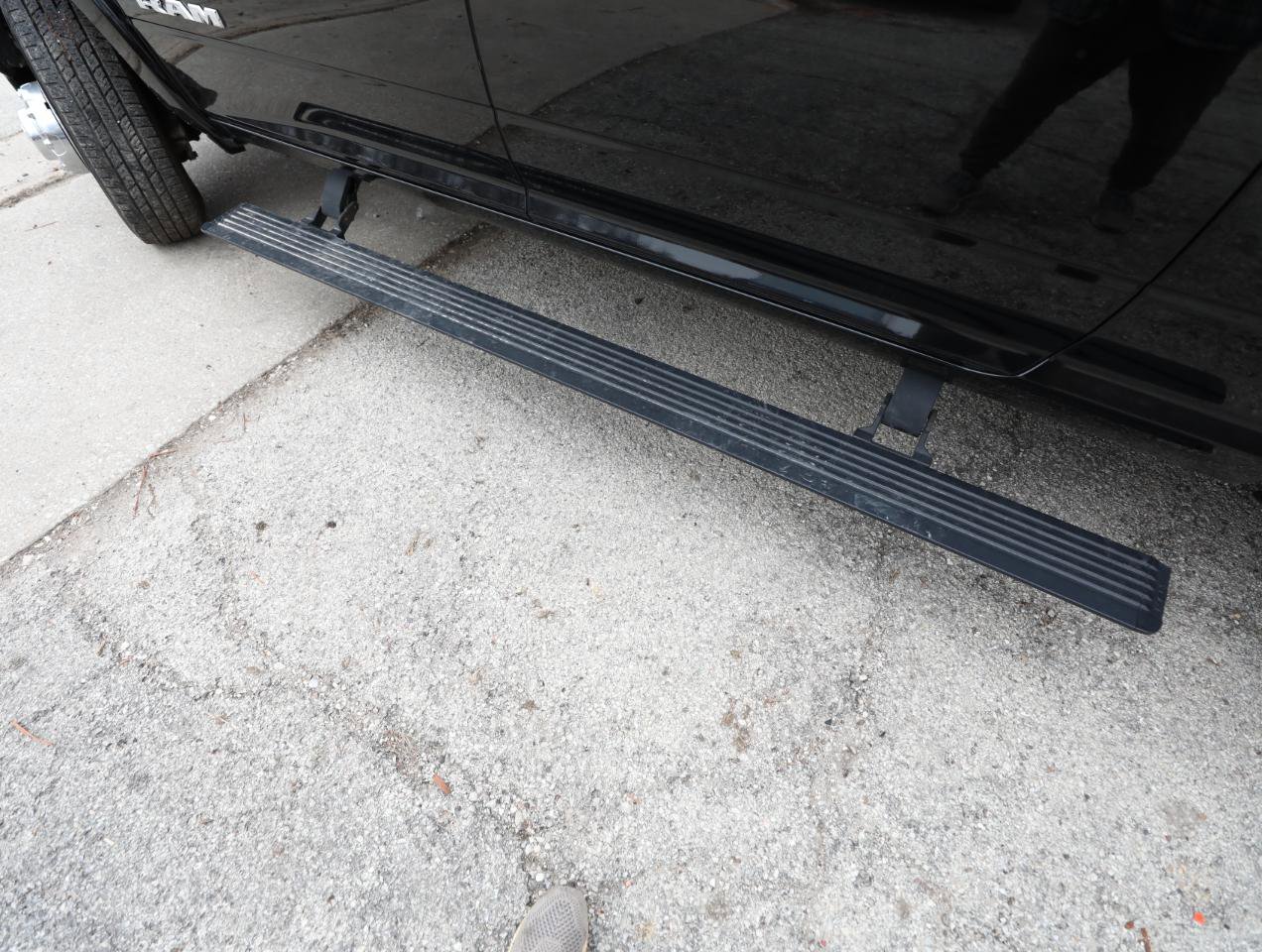 Used 2022 RAM 3500 Laramie AWD/4WD image 17