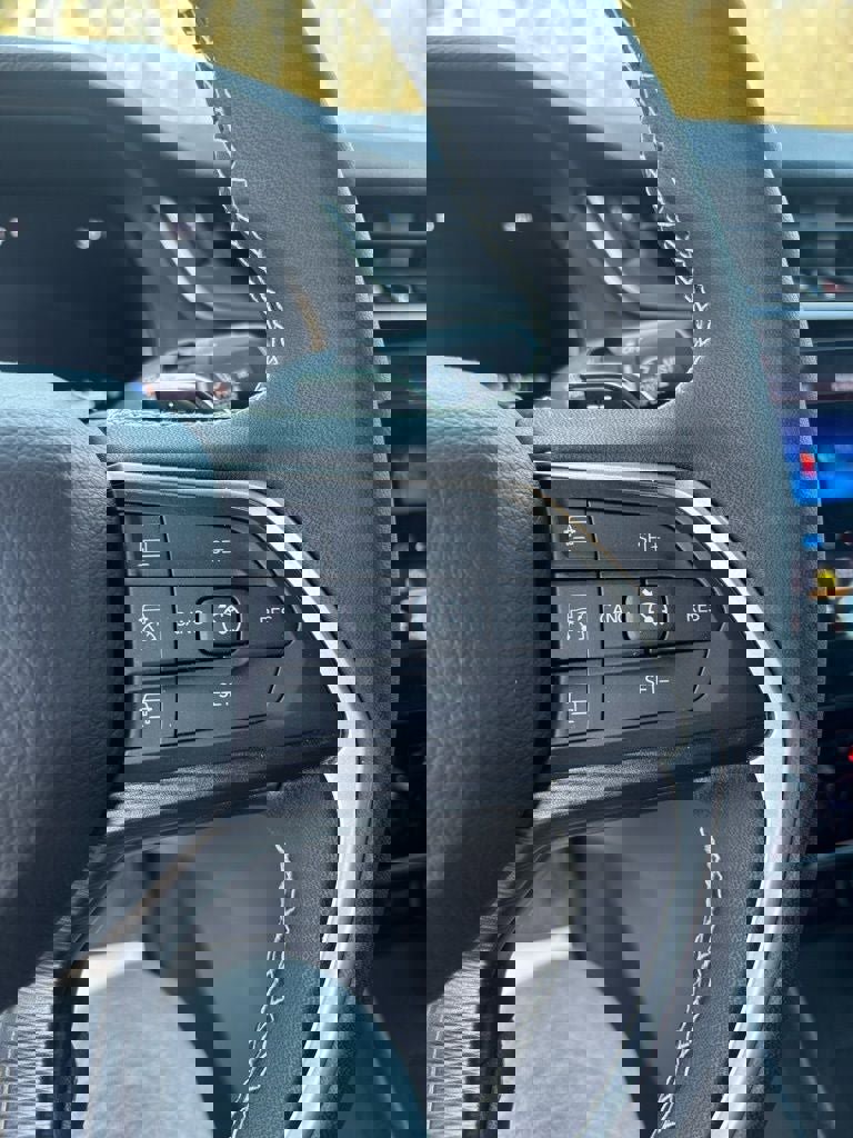 Used 2025 Jeep Grand Cherokee Altitude image 12