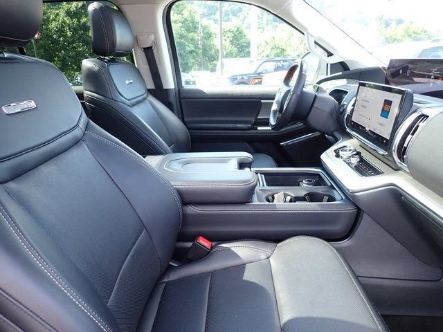 Used 2025 Ford Expedition Max Platinum w/ Driver's Package AWD/4WD image 10