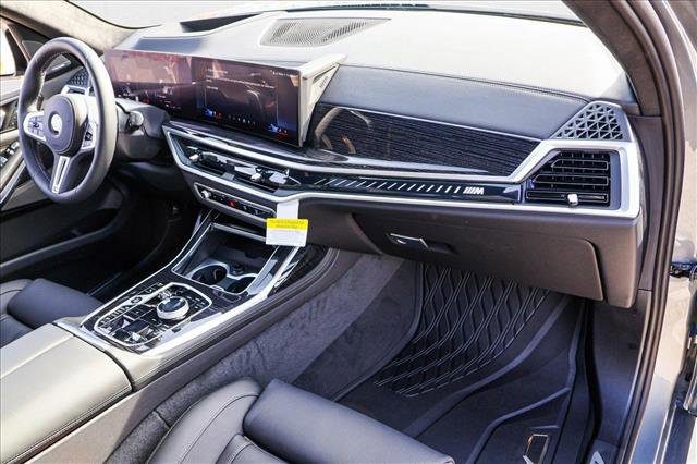 Used 2025 BMW X7 M60i w/ Executive Package image 27