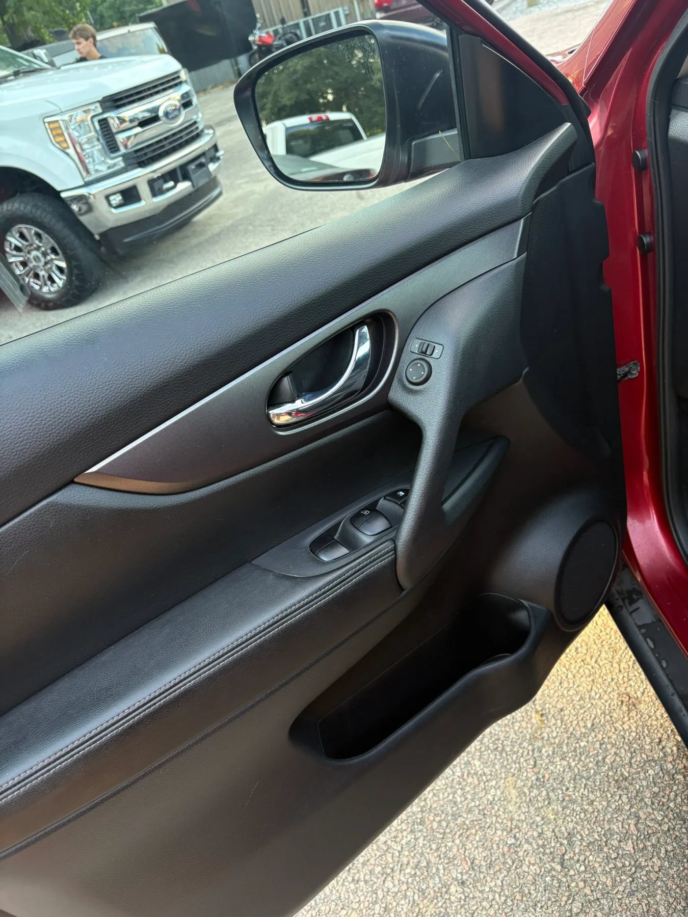 Used 2016 Nissan Rogue S AWD/4WD image 48