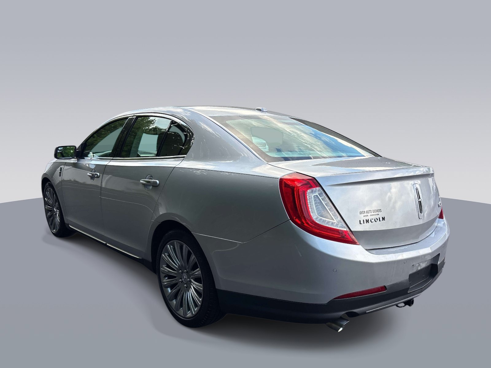 Used 2013 Lincoln MKS FWD image 4
