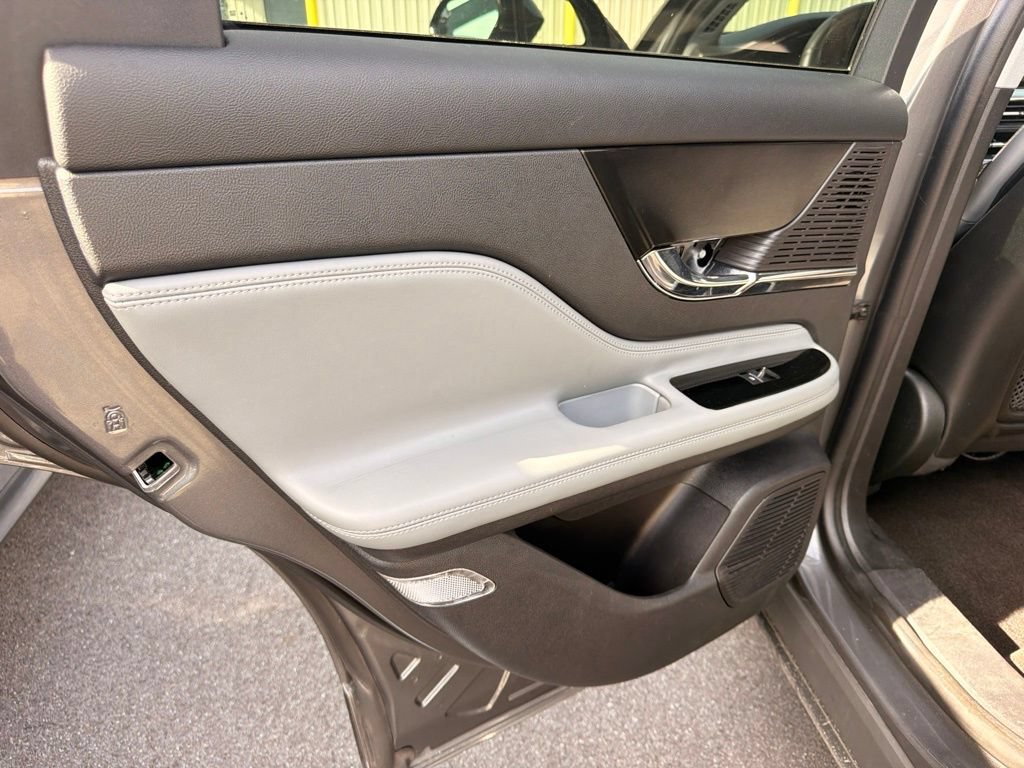 Used 2022 Lincoln Corsair AWD w/ Equipment Group 101A image 10