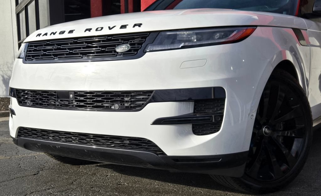 Used 2023 Land Rover Range Rover Sport SE AWD/4WD image 2