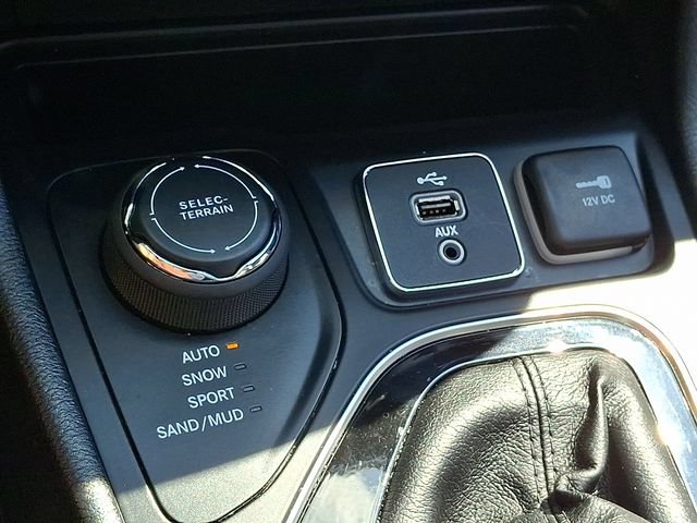 Used 2019 Jeep Cherokee Limited AWD/4WD image 25