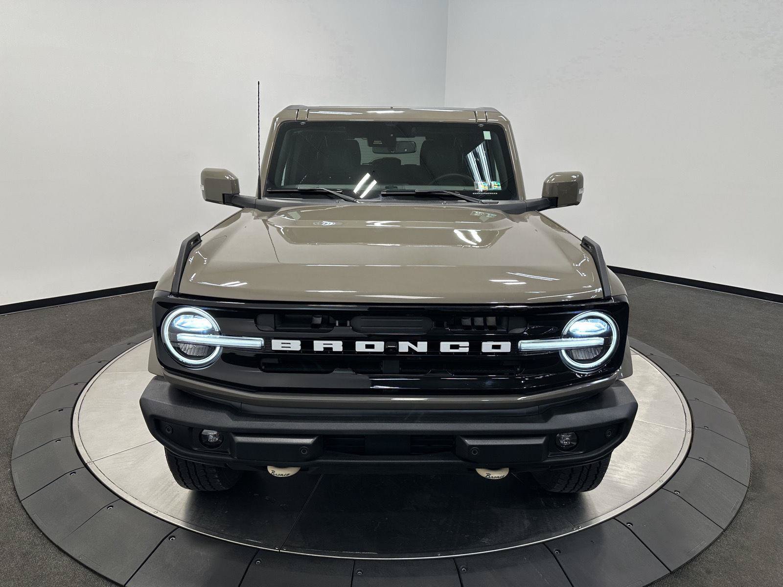 Used 2025 Ford Bronco Outer Banks AWD/4WD image 3