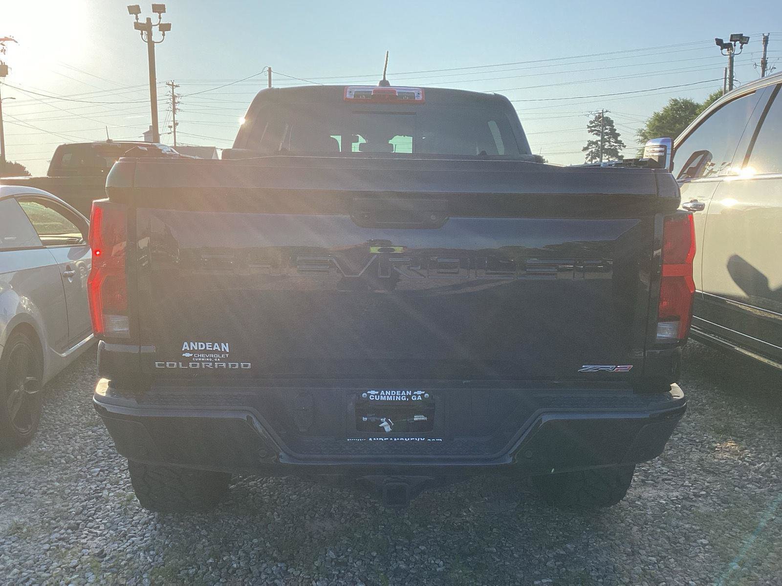 Used 2025 Chevrolet Colorado ZR2 w/ Technology Package AWD/4WD image 3