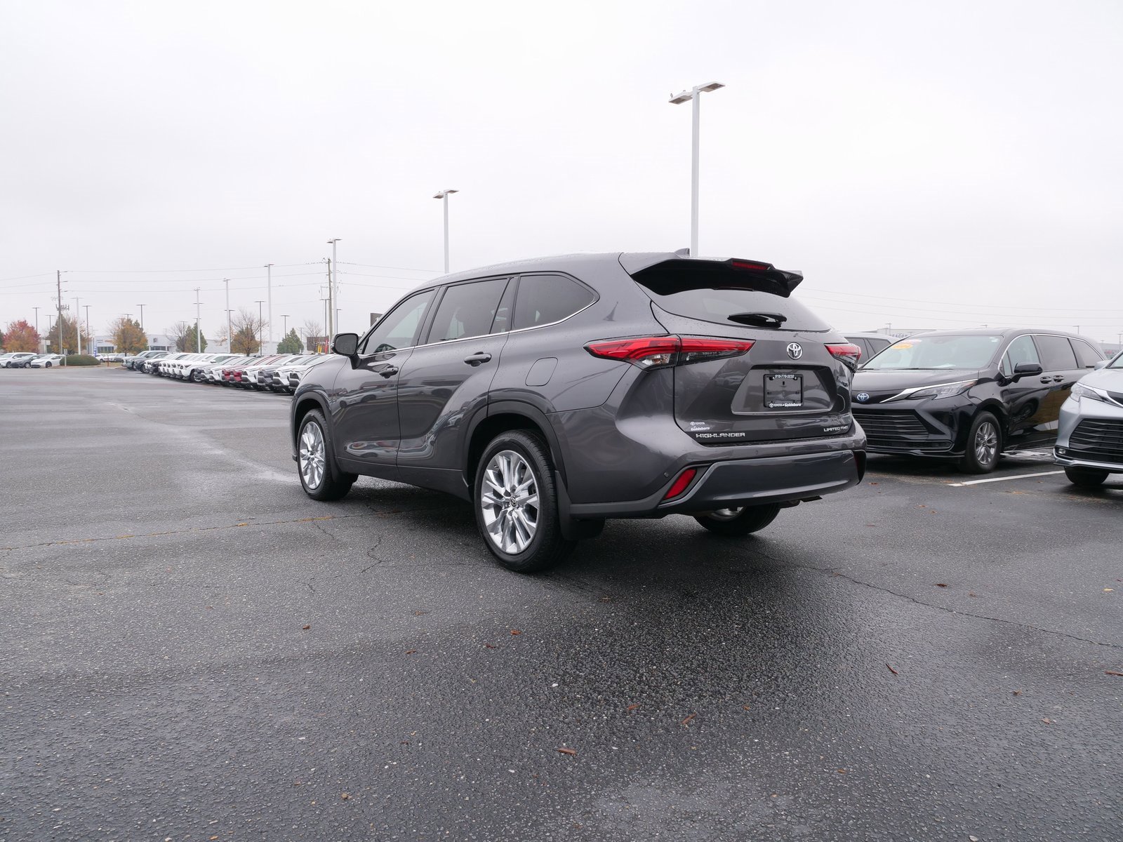 Used 2023 Toyota Highlander Limited image 6