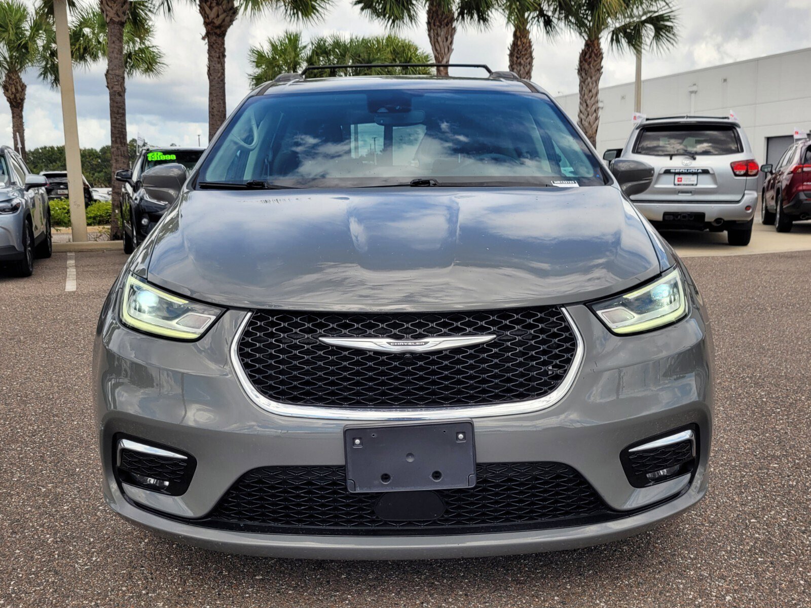 Used 2022 Chrysler Pacifica Touring-L image 8