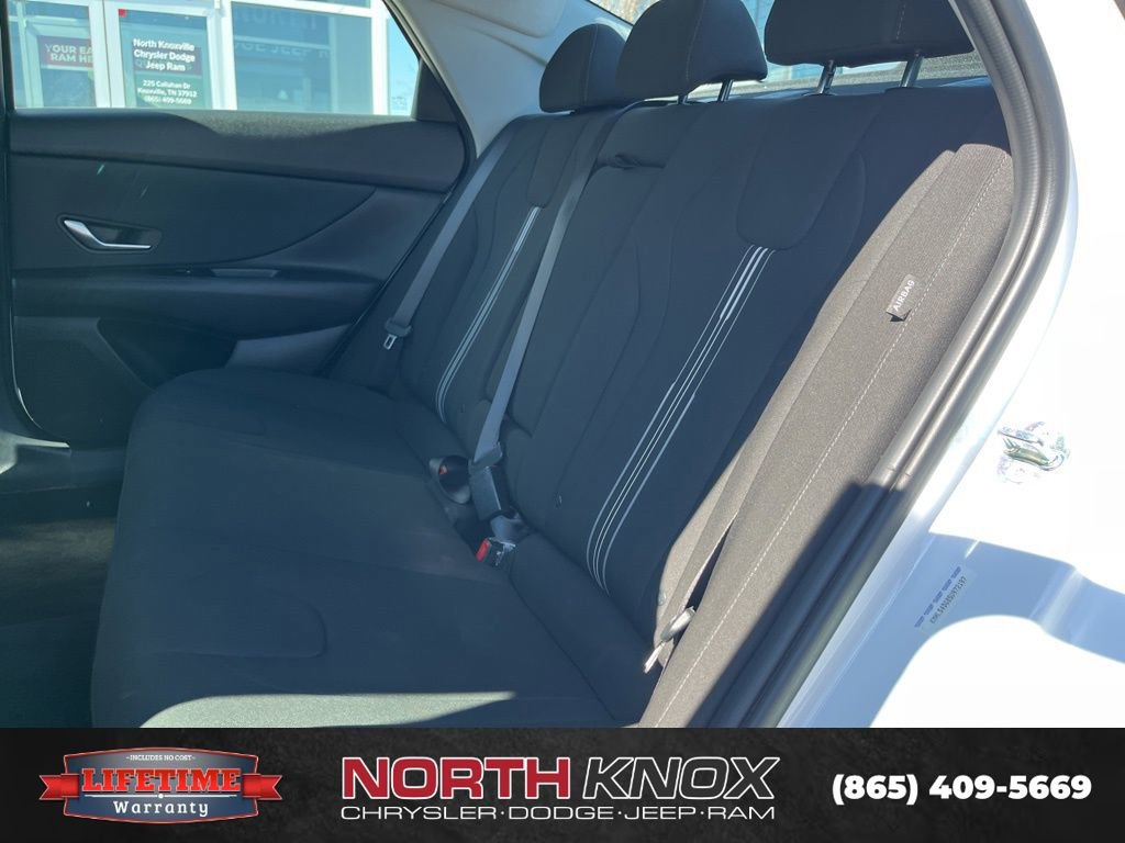 Used 2025 Hyundai Elantra SEL image 15