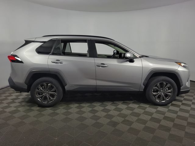 Used 2022 Toyota RAV4 XLE Premium AWD/4WD image 10