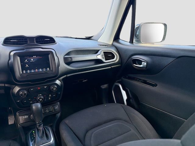 Used 2019 Jeep Renegade Latitude w/ Cold Weather Group image 22