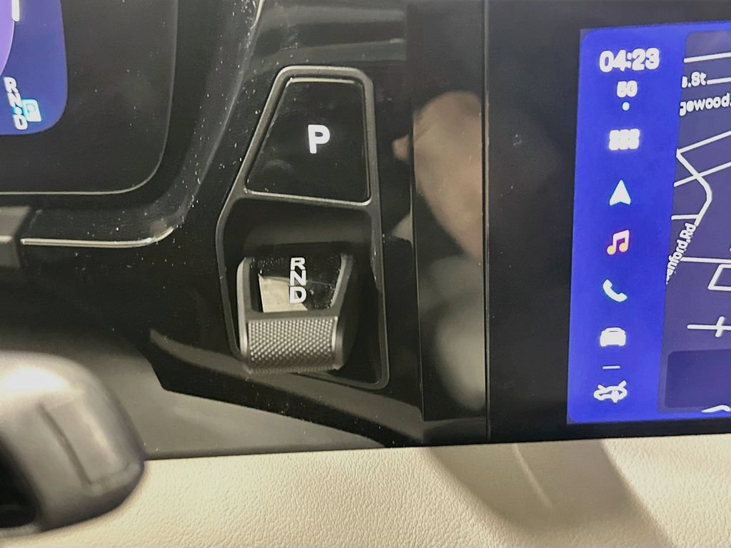Used 2025 Porsche Macan 4S Electric AWD/4WD image 18
