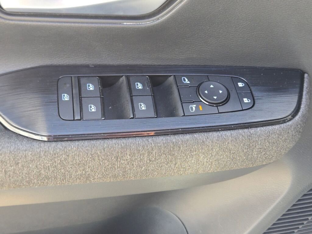 Used 2025 Nissan Kicks SV AWD/4WD image 21