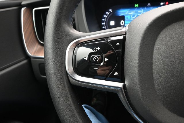 Used 2024 Volvo XC60 B5 Plus w/ Protection Package Premier AWD/4WD image 25