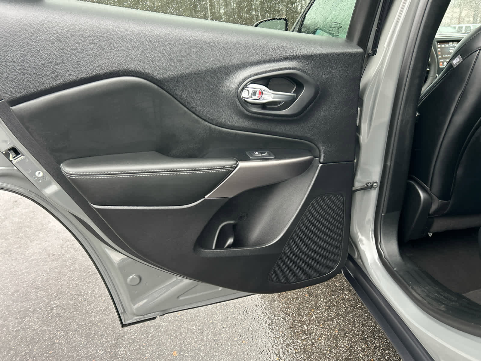 Used 2022 Jeep Cherokee Latitude Lux w/ Sun & Sound Group image 41