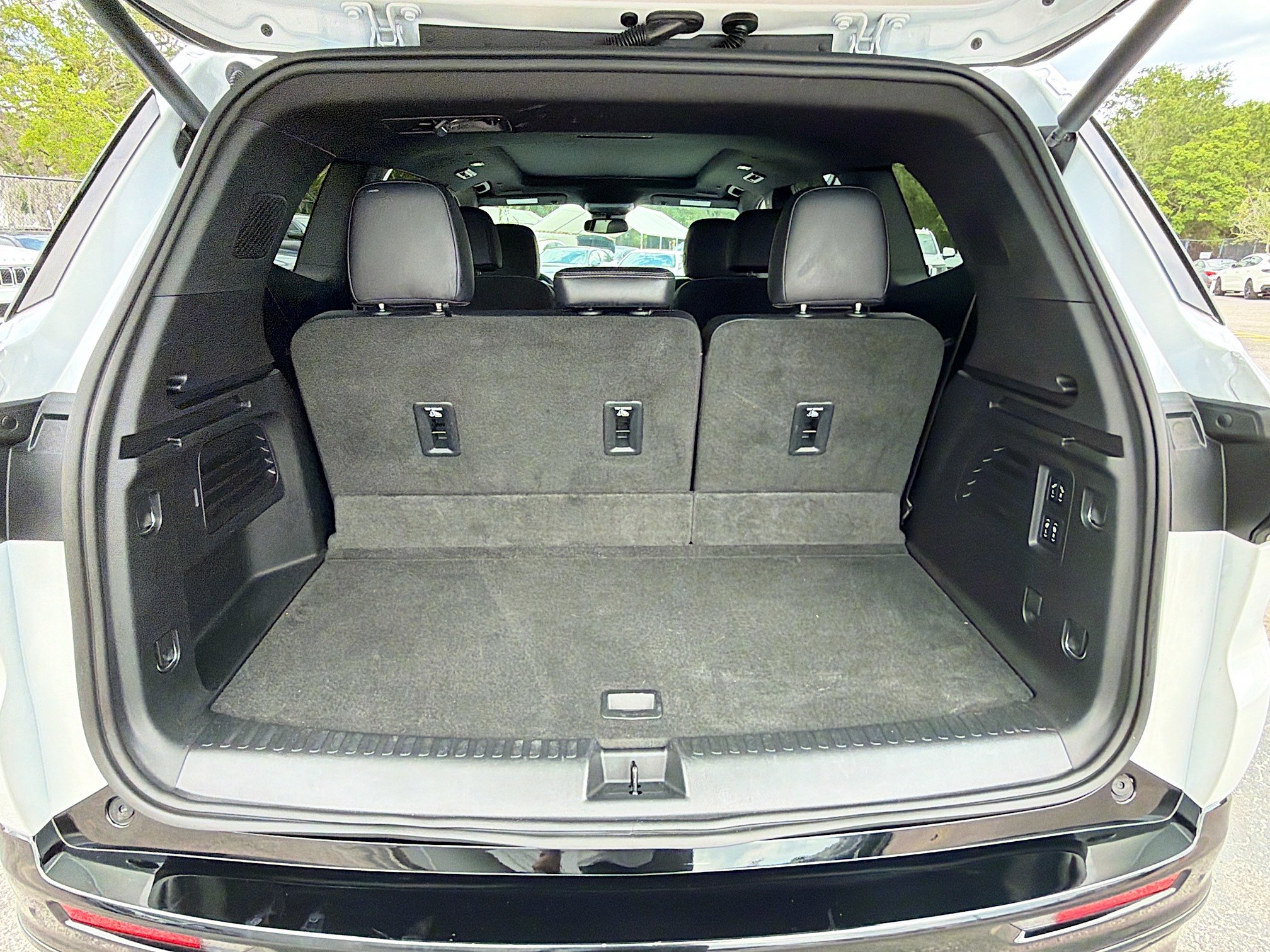 Used 2025 Buick Enclave Sport Touring w/ Power Package FWD image 12