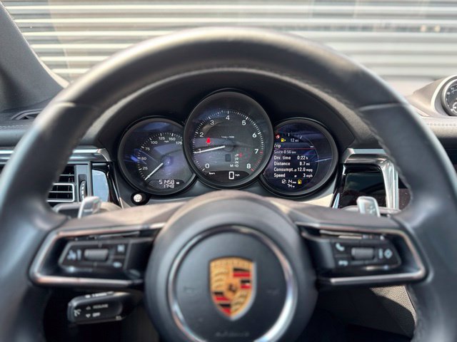Certified 2022 Porsche Macan AWD/4WD image 21