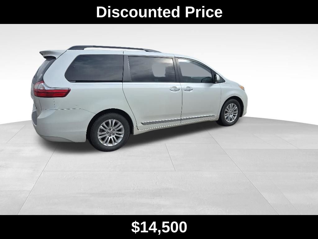Used 2015 Toyota Sienna XLE FWD image 3